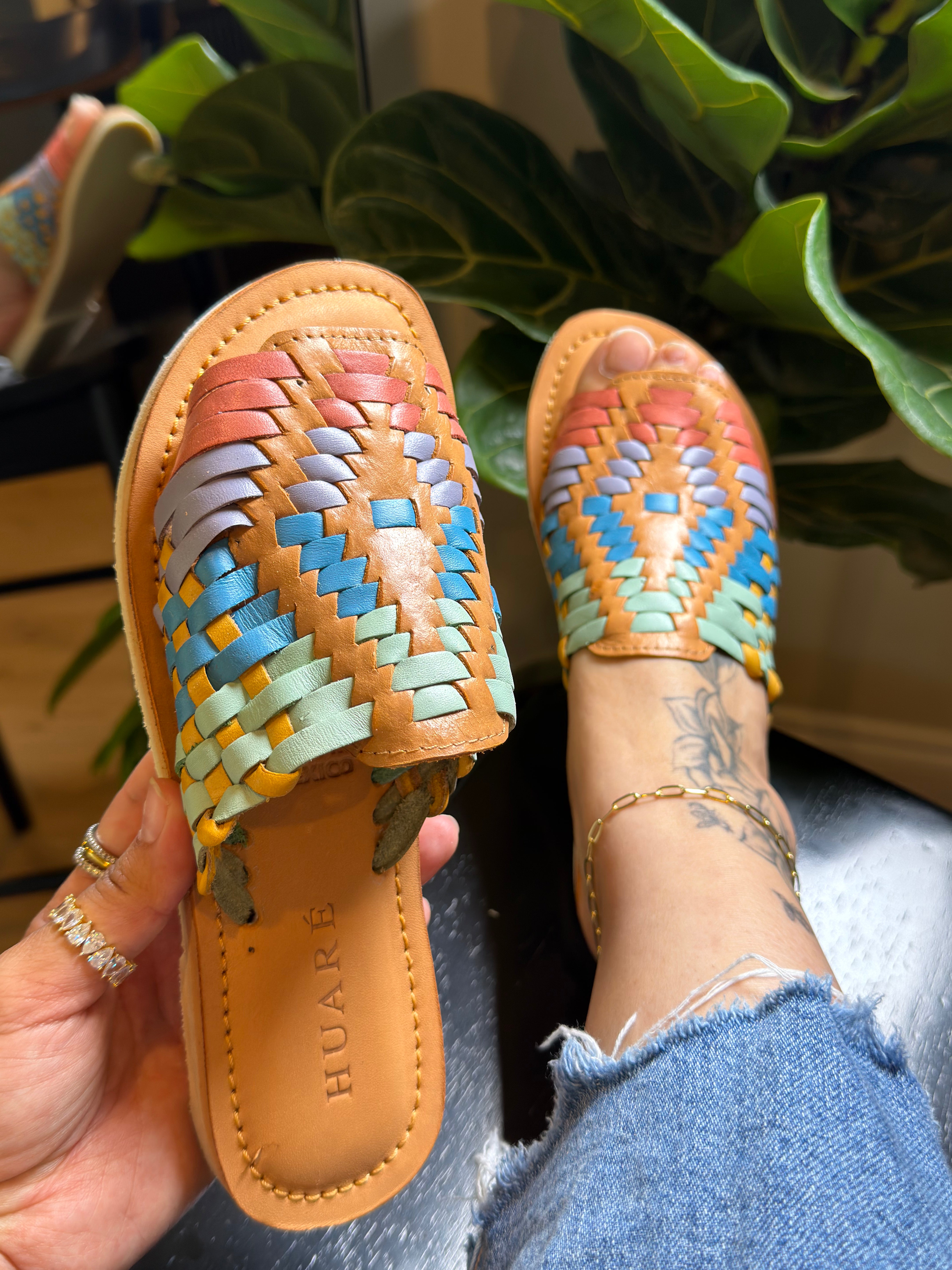 HUARÉ Verano handmade Mexican huarache sandals colorful woven leather
* colorful leather huarache sandals handmade in Mexico for women
* artisan woven huarache sandals with comfort sole by HUARÉ
* genuine leather Mexican huarache slip-on sandals colorful pastel weave
* handmade women’s huarache sandals crafted in Sahuayo Michoacán
* authentic Mexican artisan sandals with colorful woven leather design
* lightweight comfort sole huarache sandals for summer outfits
* boutique handmade huarache sandals wome