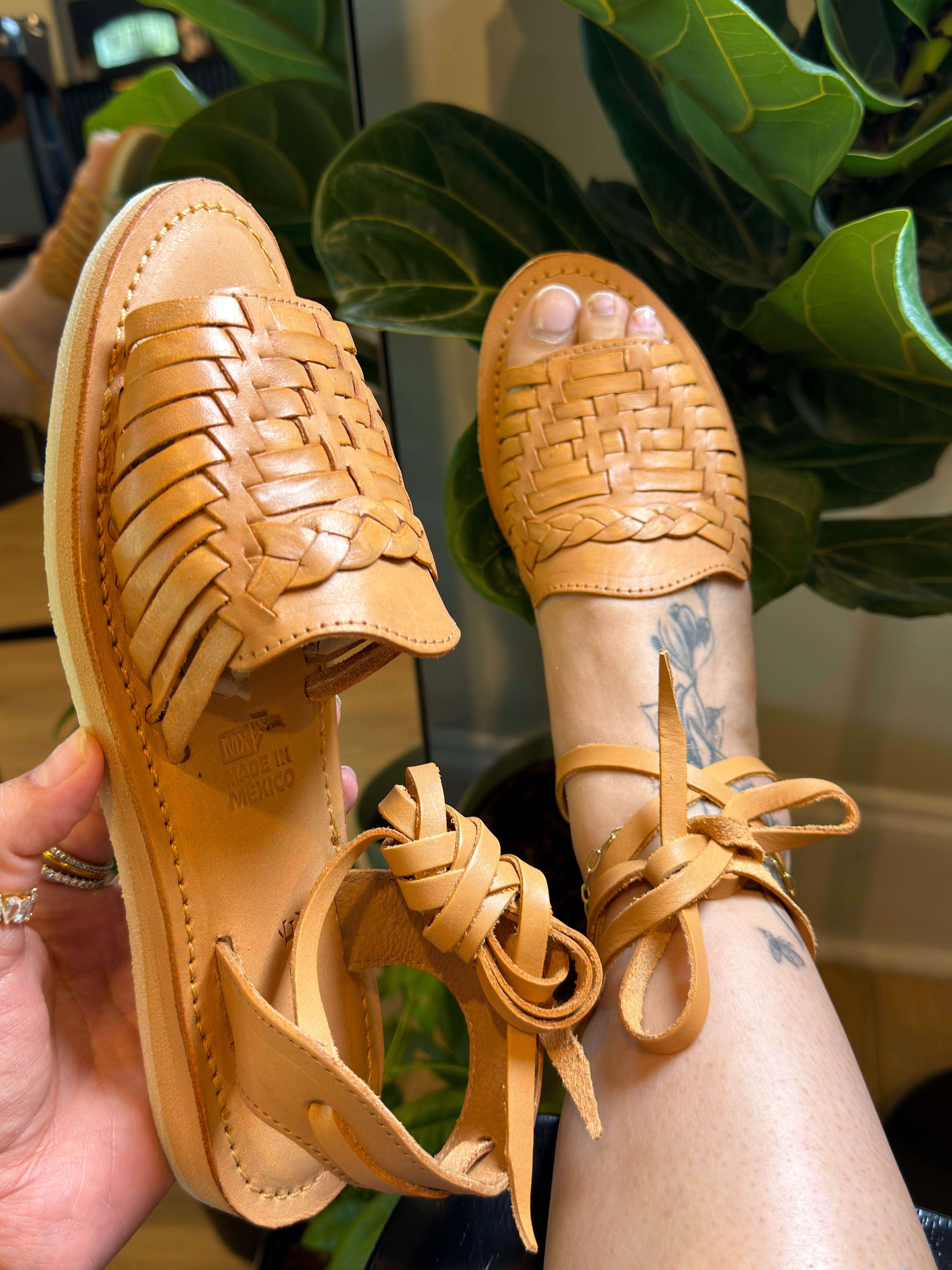 Lace up huaraches, Mexican huaraches, huaraches Mexicanos