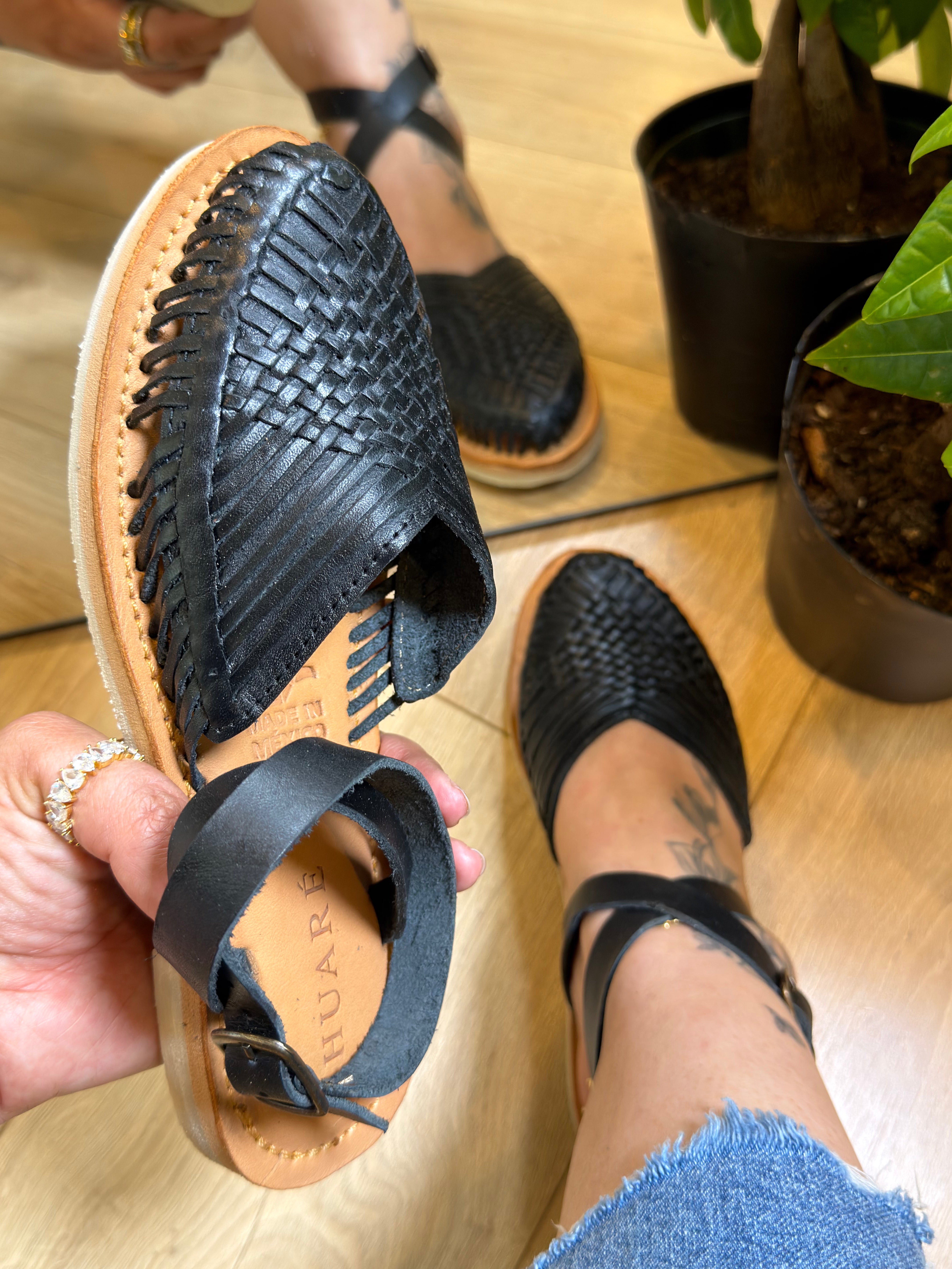 feminine huarache sandals
* woven leather huaraches
* handmade Mexican sandals
* platform huarache sandals
* artisan leather sandals
* comfort sole huaraches
* handcrafted huaraches Mexico
* genuine leather woven sandals
* neutral leather sandals women
* artisan platform sandals