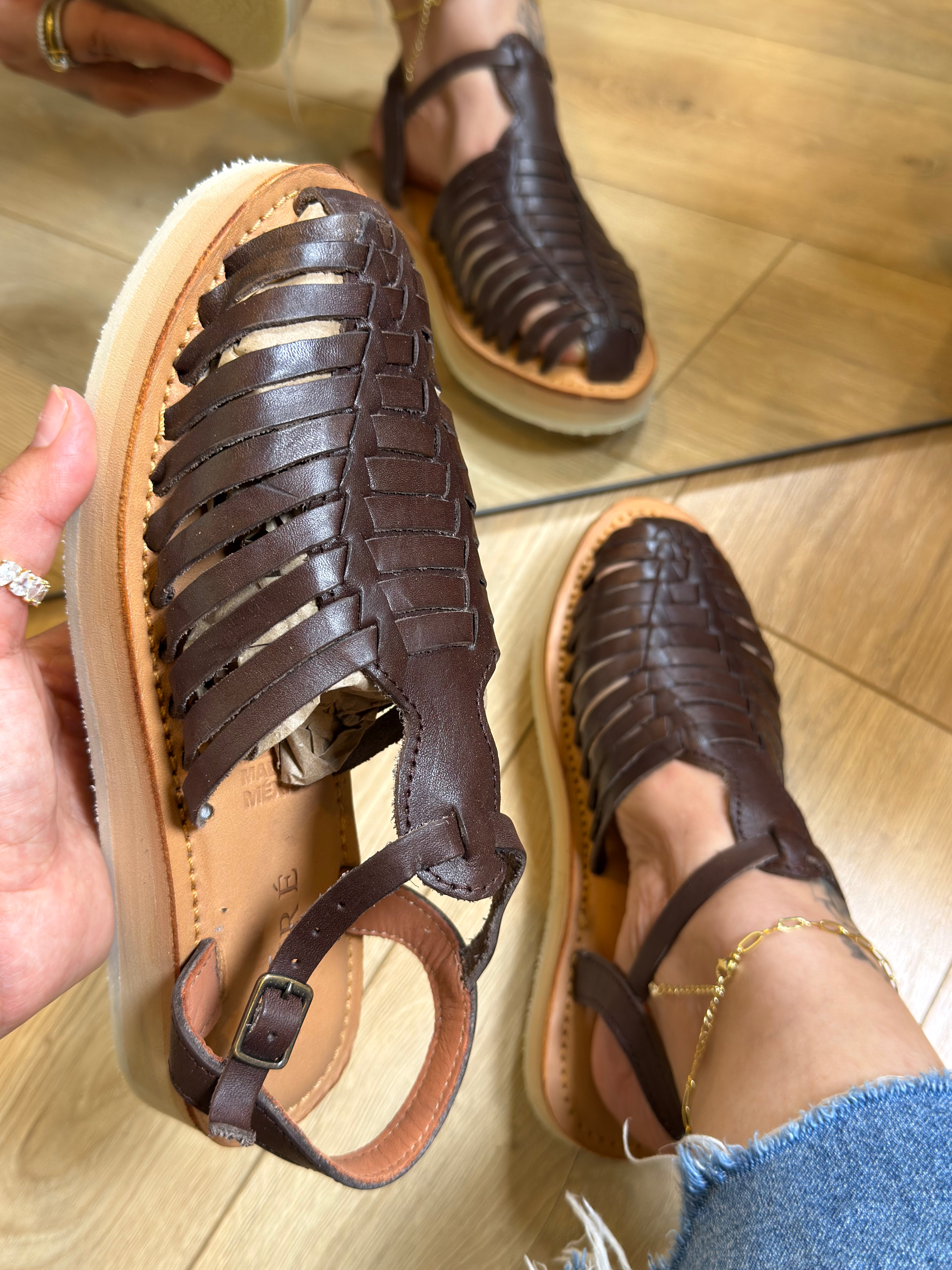     Café de Olla sandals
* brown leather huaraches
* handmade Mexican sandals
* woven huarache sandals
* platform huaraches women
* artisan leather sandals
* genuine leather huaraches
* comfort sole sandals
* handcrafted Mexican huaraches
* boho leather platform sandals
* brown huarache sandals