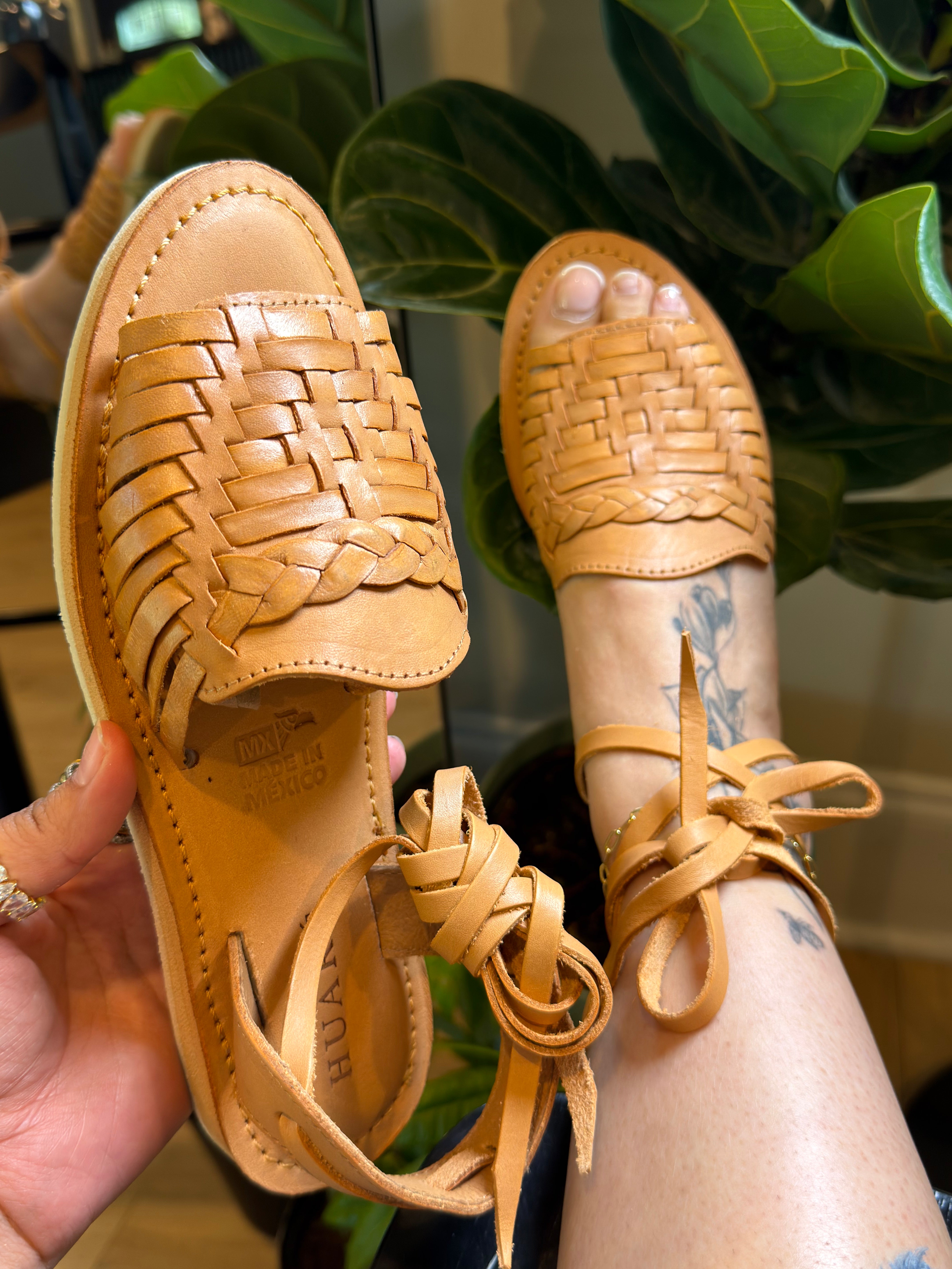 Lace up huaraches, Mexican huaraches, huaraches Mexicanos 