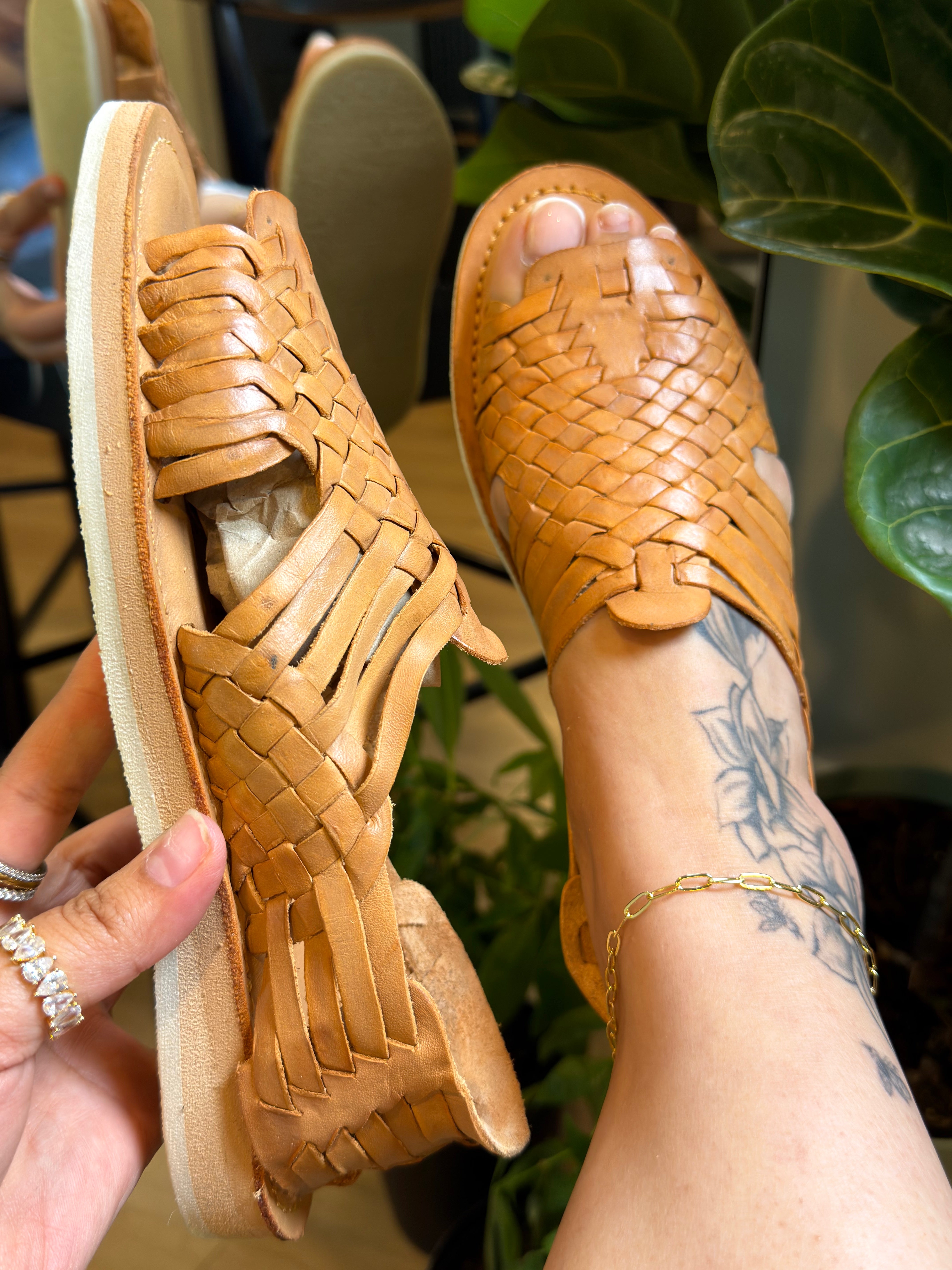    Pachuco huaraches, huaraches mexicanos, Mexican huaraches, leather huaraches, boho huaraches, comfort sole huaraches, premium huaraches