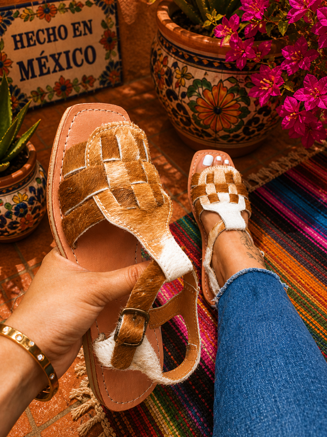 cowhide huaraches, handmade Mexican sandals, western huaraches, leather huaraches mujer, artisan Mexican sandals, cowhide leather sandals, Mexican huaraches for women, boutique western sandals, handcrafted leather huaraches, ranch style sandals
