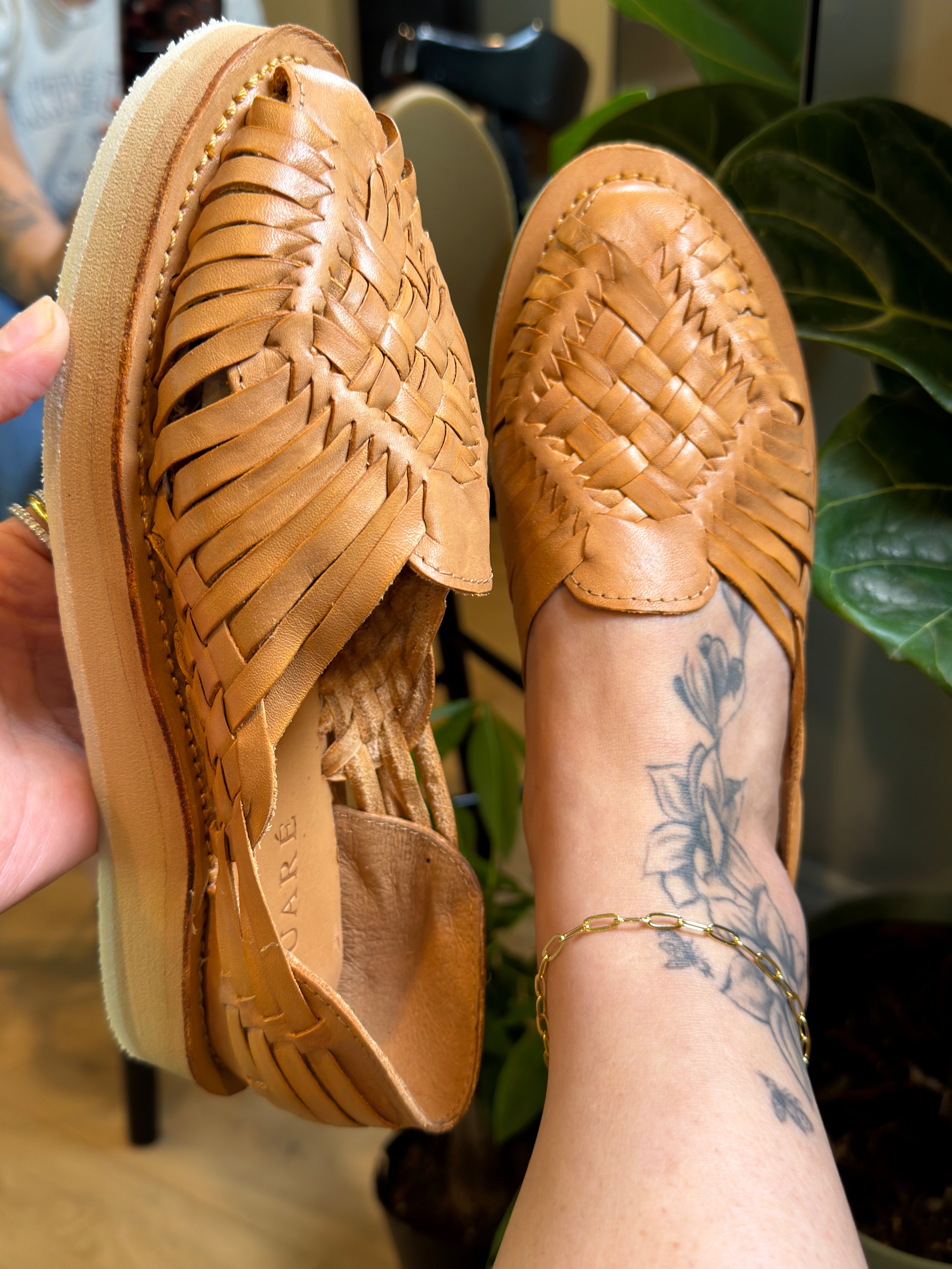 Mexican huaraches, platform huaraches, handmade leather sandals, artisan Mexican shoes, woven leather huaraches, tan huaraches, comfort sole huaraches, handcrafted Mexican sandals, authentic huaraches, Mexican leather flats, platform leather huaraches, boho Mexican sandals, luxury huaraches, handmade sandals Mexico