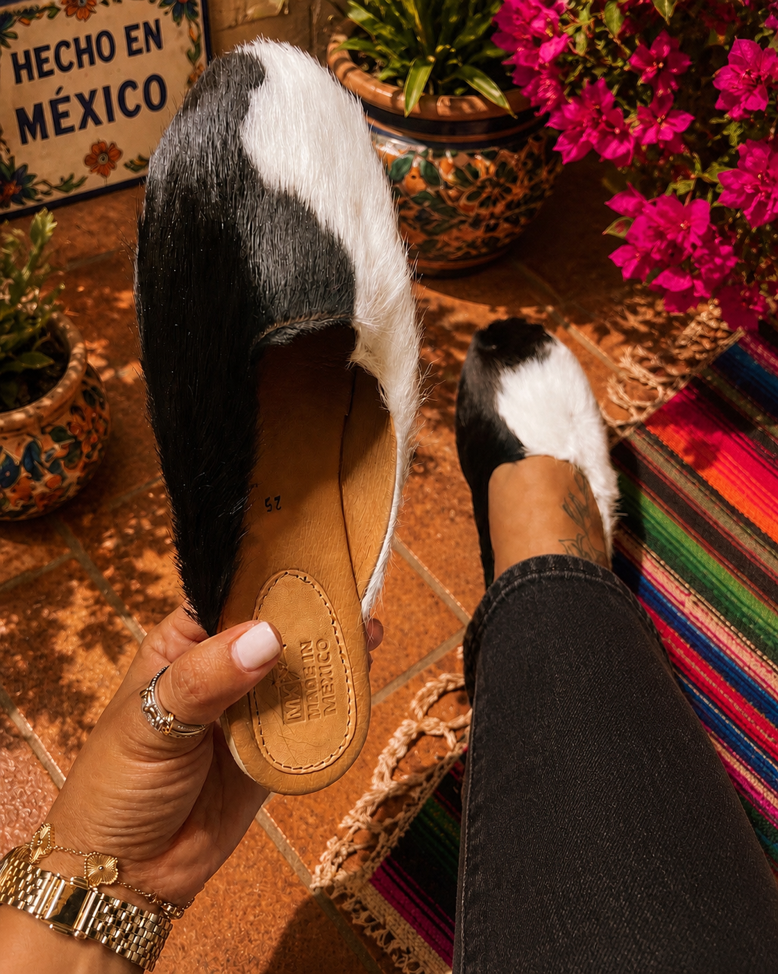 cowhide huaraches, cowhide sandals for women, handmade Mexican sandals, artisan leather slides, western cowhide sandals, genuine cowhide huaraches, Mexican leather sandals, boutique western footwear, handcrafted huaraches mujer, luxury cowhide slides, western boutique sandals, artisan Mexican footwear